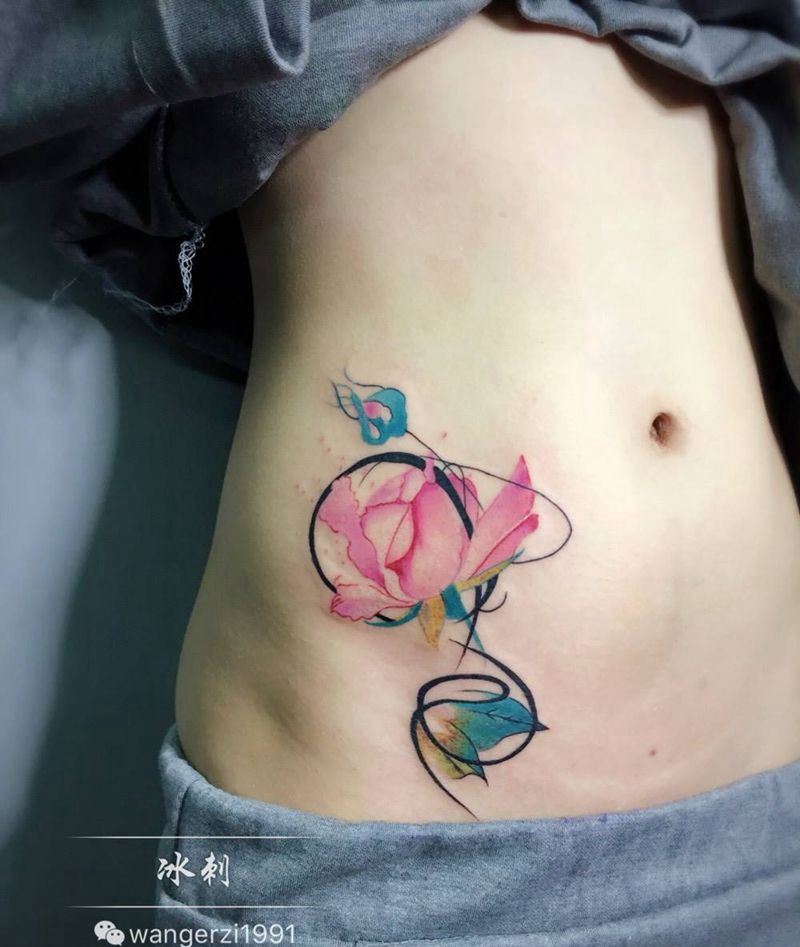 小花纹身图片_清新腰部成品植物纹身图案