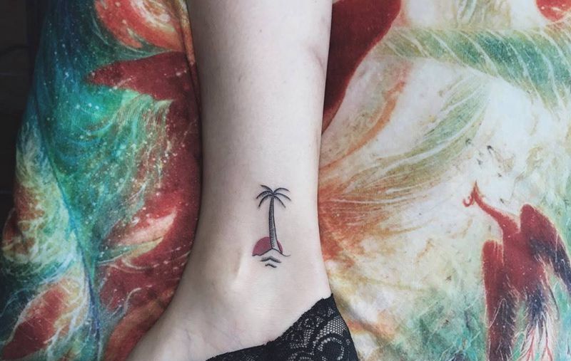 椰子树纹身图片_成品腿部清新植物纹身图案