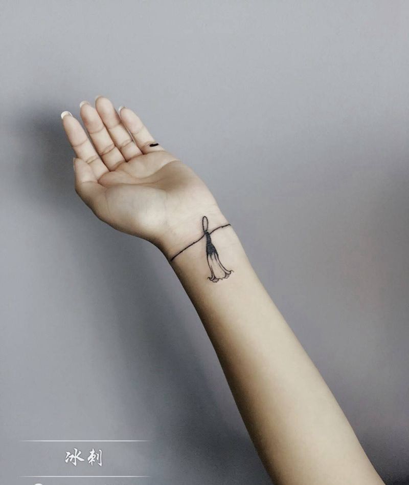 小花遮盖纹身图片_手部清新植物成品纹身图案