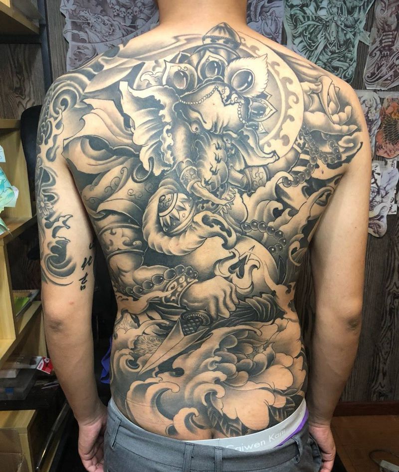 满背象神纹身图片
