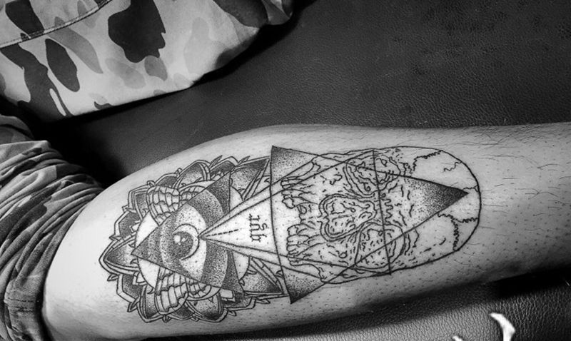 点刺纹身图片_腿部纹身图案