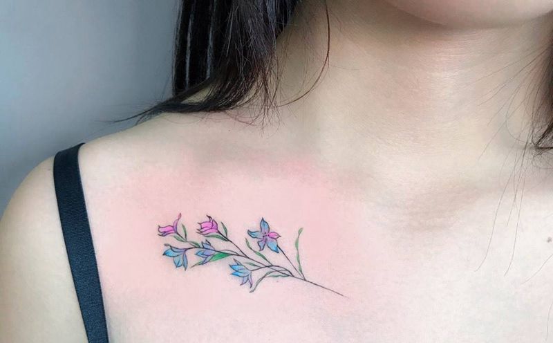 小花纹身图片_成品胸部清新植物纹身图案