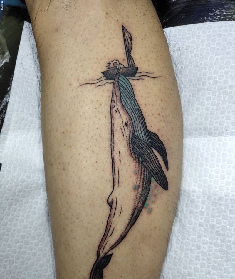 鲸鱼纹身图片_腿部点刺水彩鲸鱼纹身图案