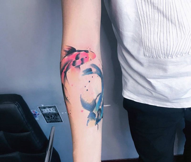 双鱼纹身图片_成品手臂清新欧美动物纹身图案