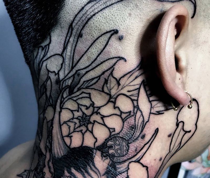 爆脖子纹身图片_成品颈部传统纹身图案