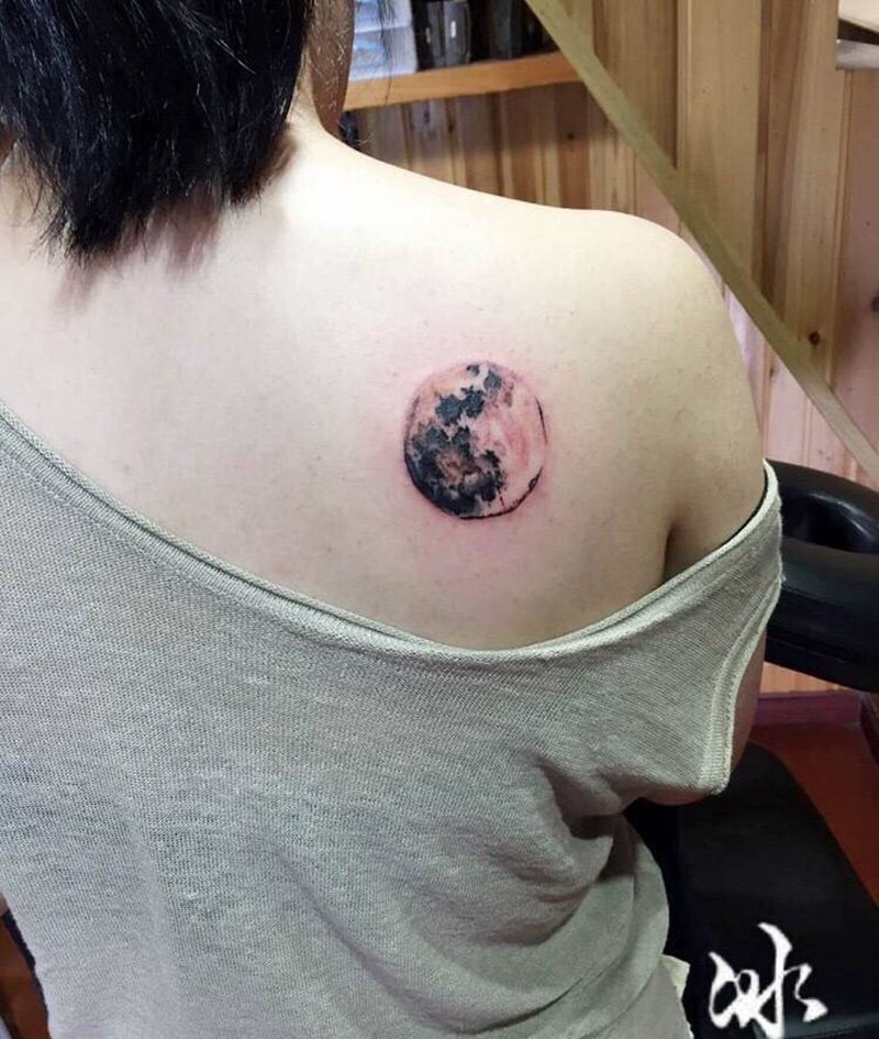 混沌地球纹身图片_背部纹身图案