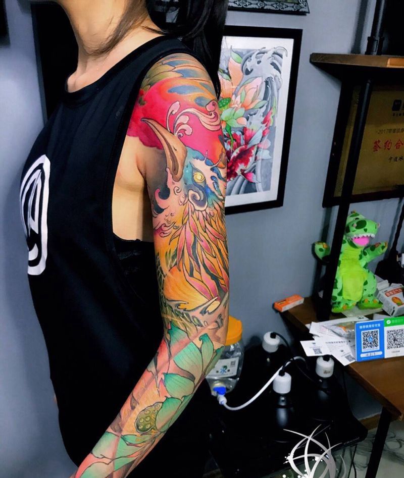 凤凰纹身图片_手部手臂新传统纹身图案