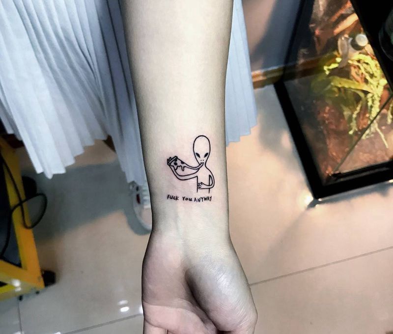 外星人纹身图片_成品腰部清新纹身图案