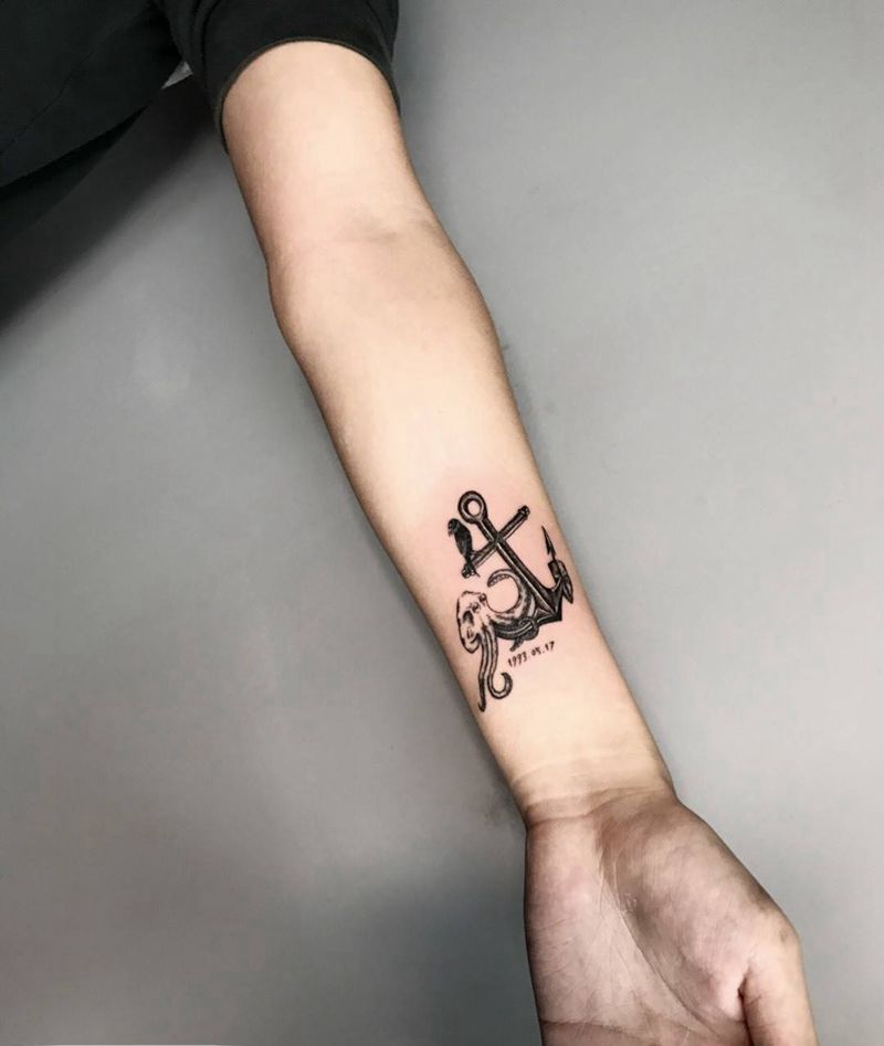 章鱼船锚纹身图片_欧美动物几何手部纹身图案