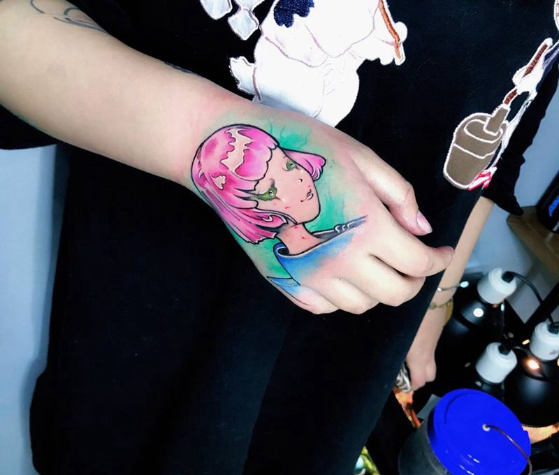 暗黑小萝莉纹身图片_成品手部清新欧美纹身图案