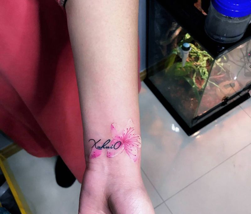 小花花纹身图片_成品手部清新植物纹身图案