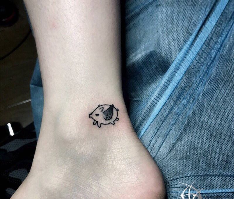 猪猪纹身图片_成品手部纹身图案