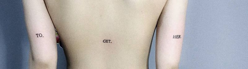 字母纹身图片_成品背部纹身图案