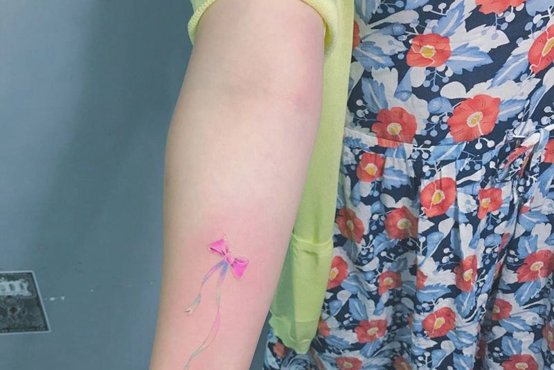 少女纹身图片_成品手臂清新字符几何纹身图案