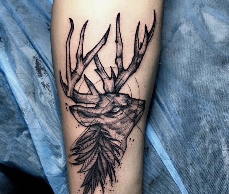 鹿纹身图片_成品腿部纹身图案