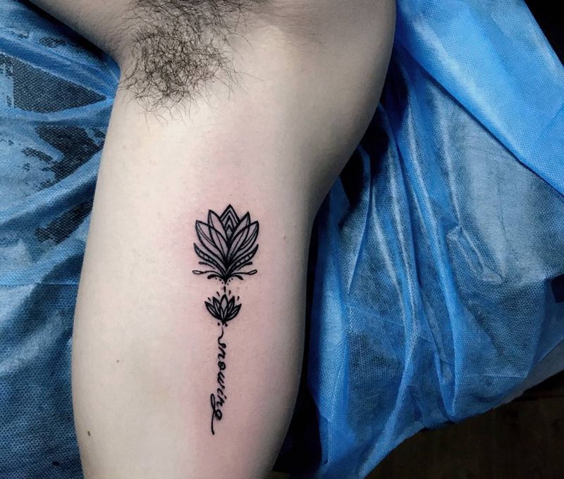 莲花纹身图片_成品手部纹身图案