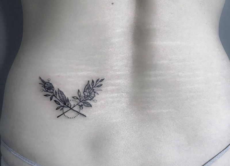 小花纹身图片_成品腰部清新静物植物纹身图案