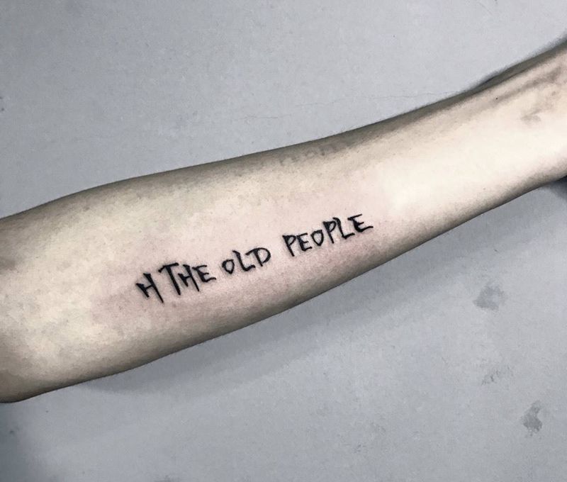 字母纹身图片_成品手部清新几何字符纹身图案