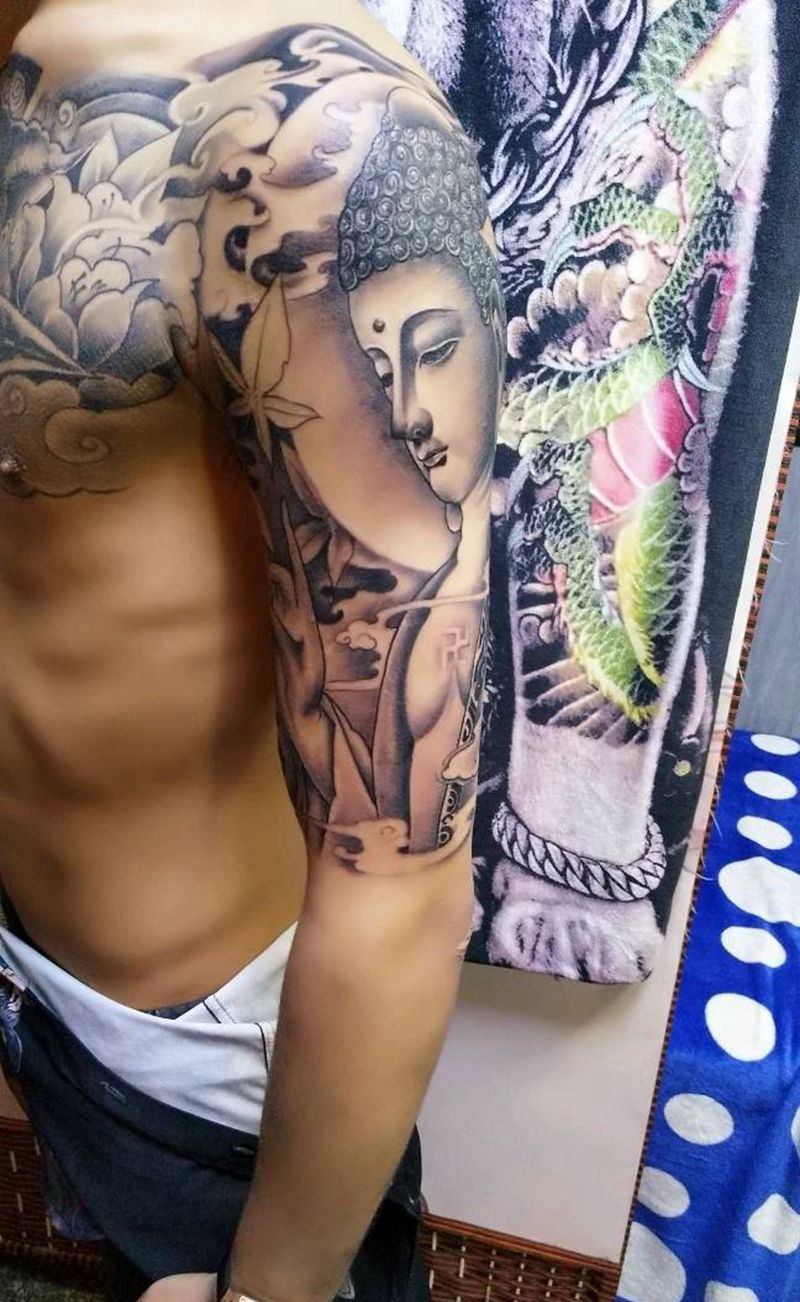 爽半甲纹身图片_胸部新传统佛纹身图案