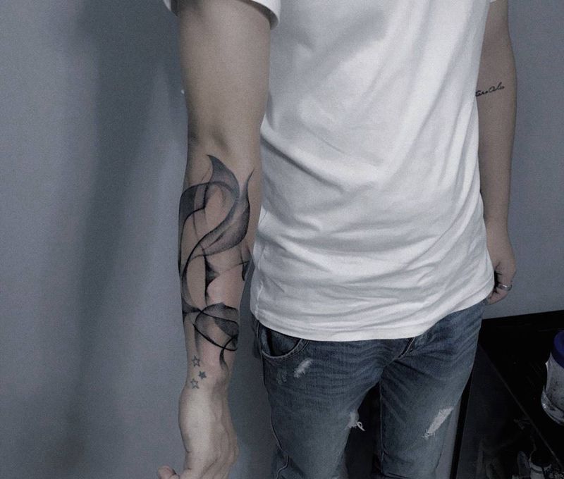 烟纹身图片_成品手部欧美传统几何纹身图案