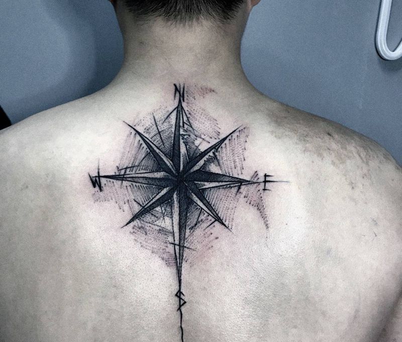 指南针纹身图片_成品背部欧美清新几何纹身图案