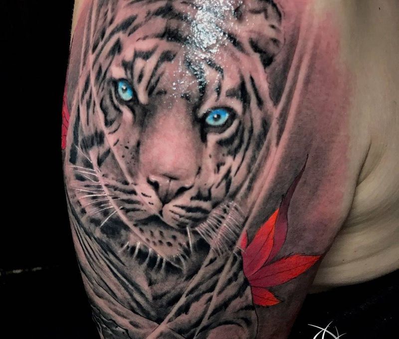 老虎纹身图片_手部纹身图案