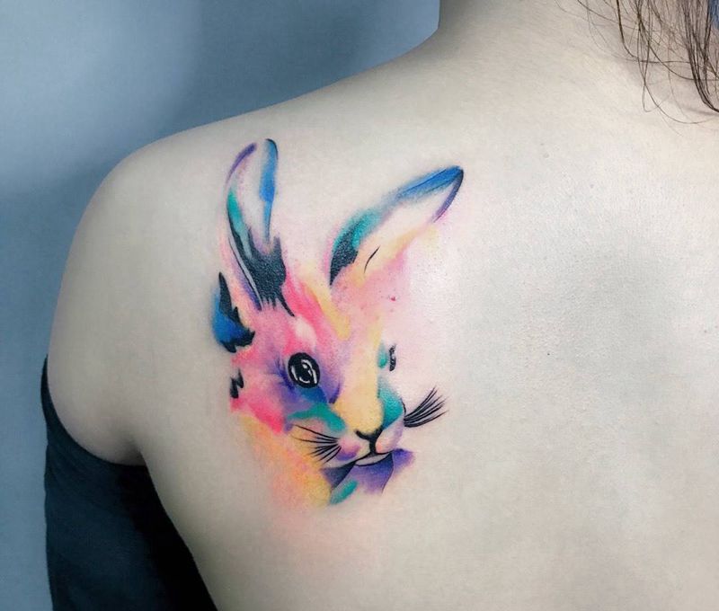 兔子纹身图片_成品背部清新动物纹身图案