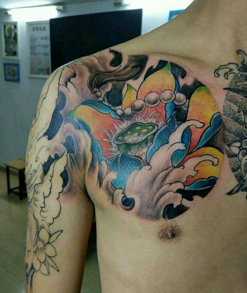 荷花纹身图片_肩部新传统纹身图案