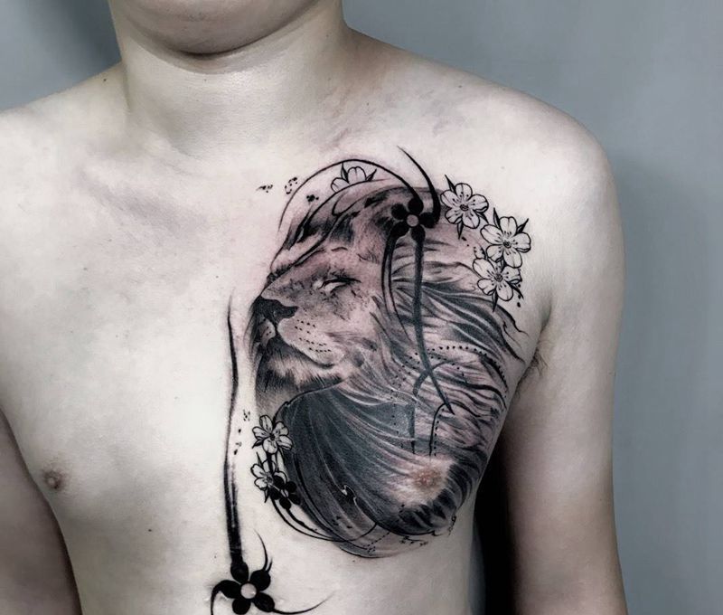 享受的狮子纹身图片_成品胸部写实欧美动物纹身图案