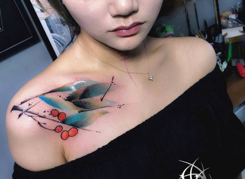遮盖纹身图片_胸部肩部纹身图案