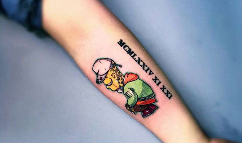 辛普森纹身图片_成品手部欧美清新人物纹身图案