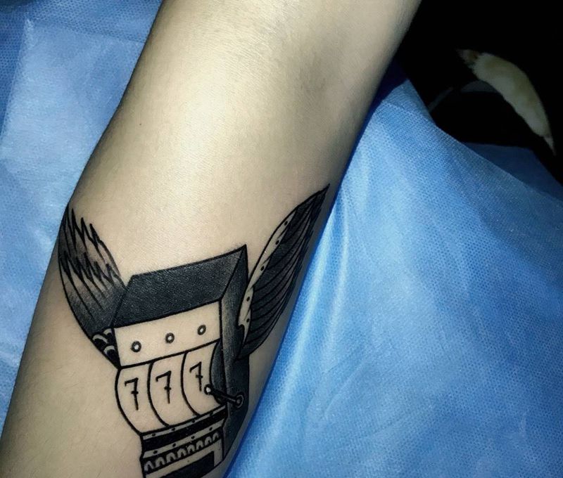 老虎机纹身图片_成品手部纹身图案