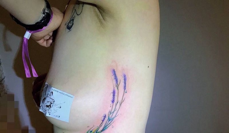 梦幻薰衣草纹身图片_成品胸部清新植物纹身图案