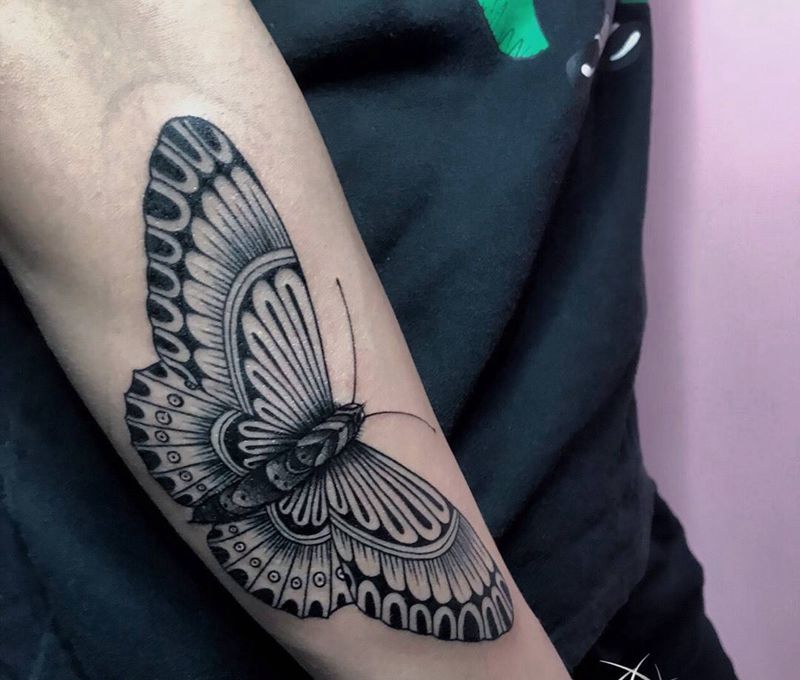 蝴蝶纹身图片_手部纹身图案