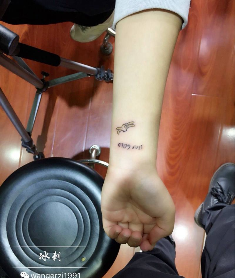 幸运小香蕉纹身图片_插画成品手部纹身图案