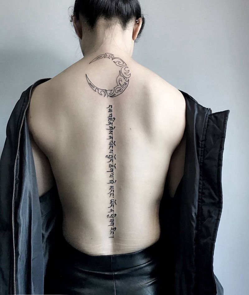 脊椎纹身图片_传统清新几何字符背部纹身图案