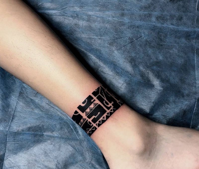 图腾纹身图片_成品腿部纹身图案