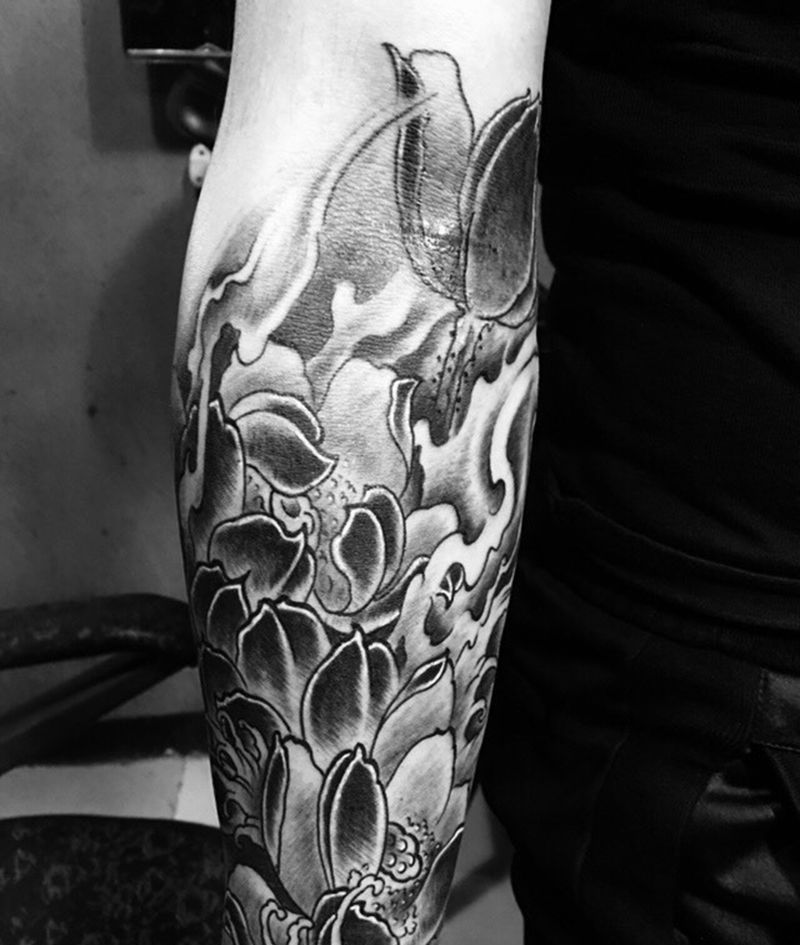小臂荷花。纹身图片