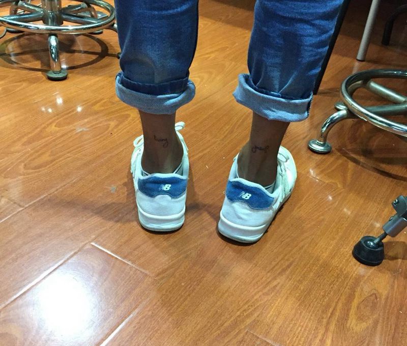 字母纹身图片_脚部纹身图案