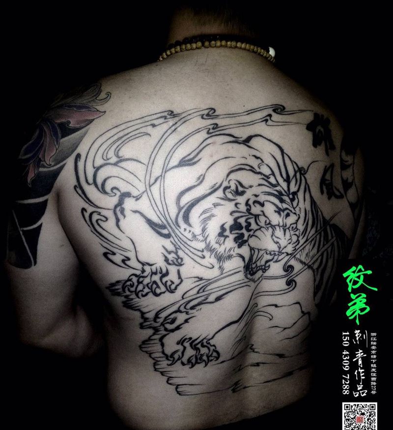 无上老师画的老虎纹身图片_背部传统动物纹身图案
