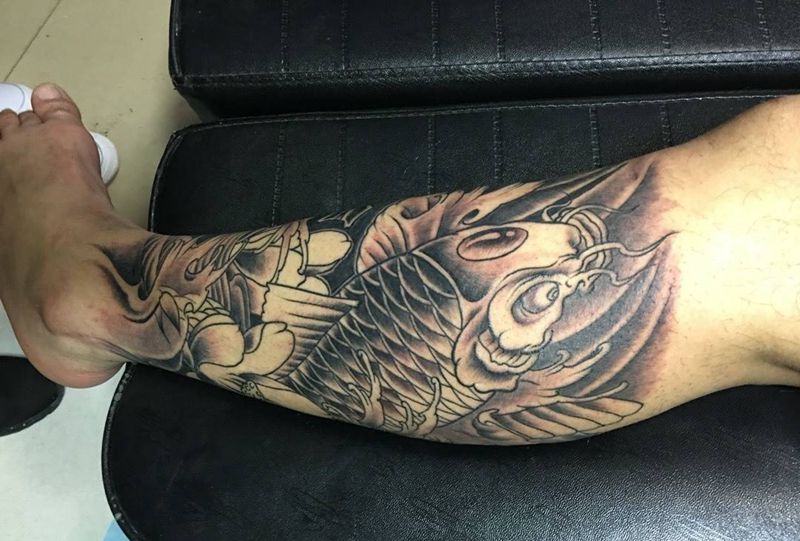 小腿鲤鱼纹身图片