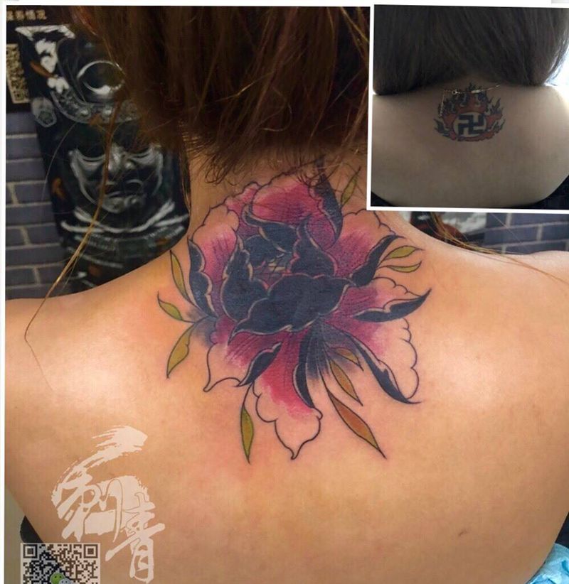 牡丹遮盖纹身图片_颈部新传统纹身图案