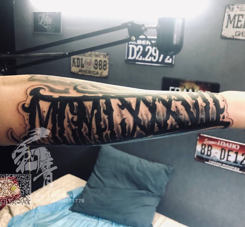 花体字纹身图片_手臂花体字纹身图案