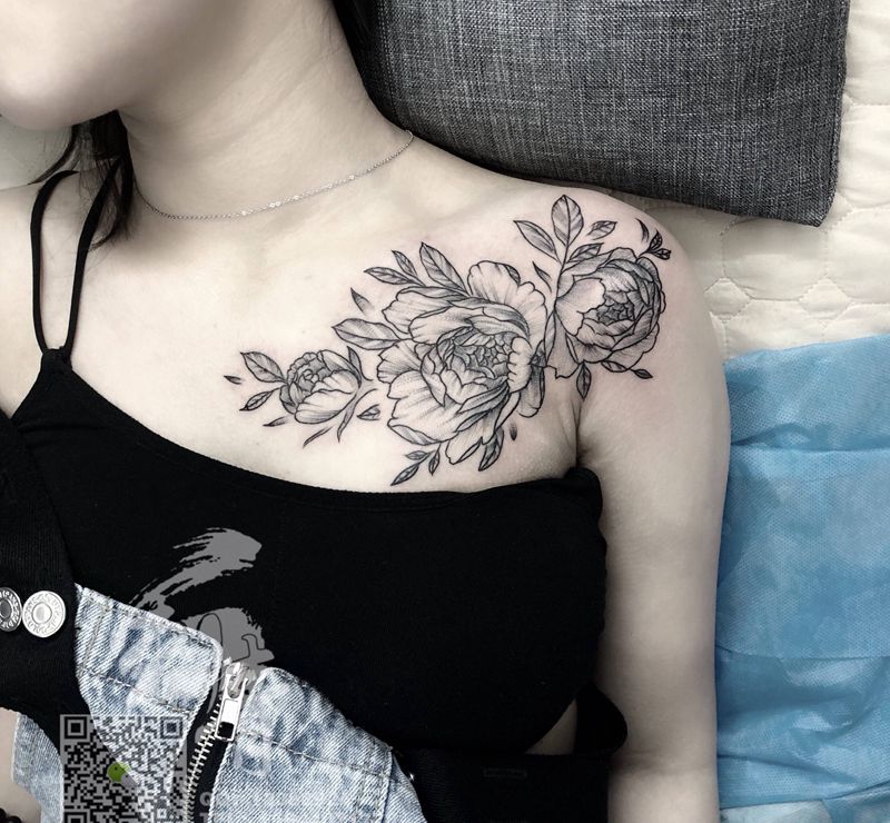 素花纹身图片_肩部纹身图案