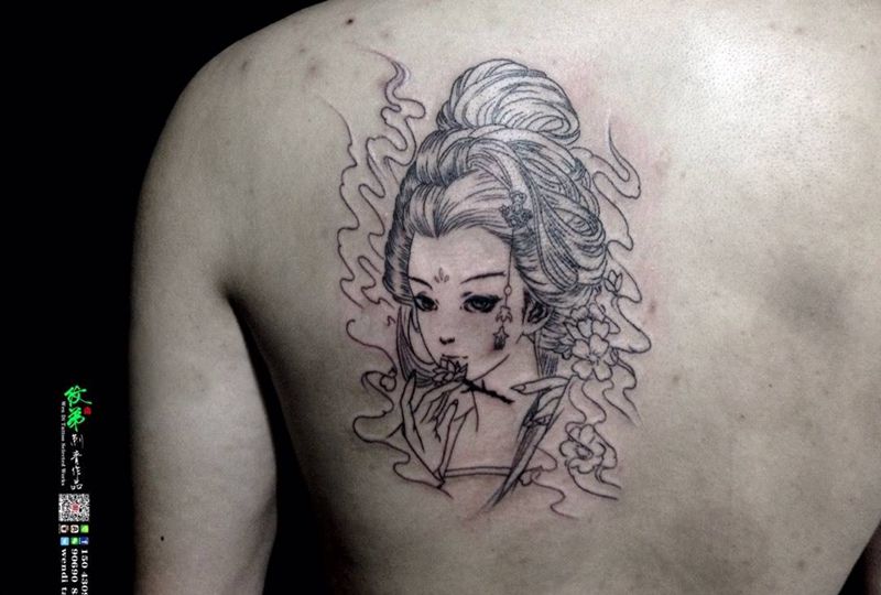 仕女割线纹身图片_背部传统人物纹身图案