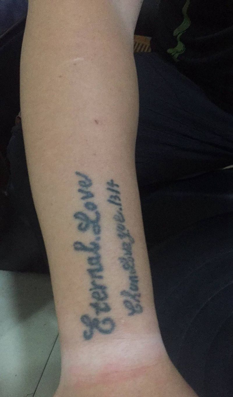 遮盖字母纹身图片