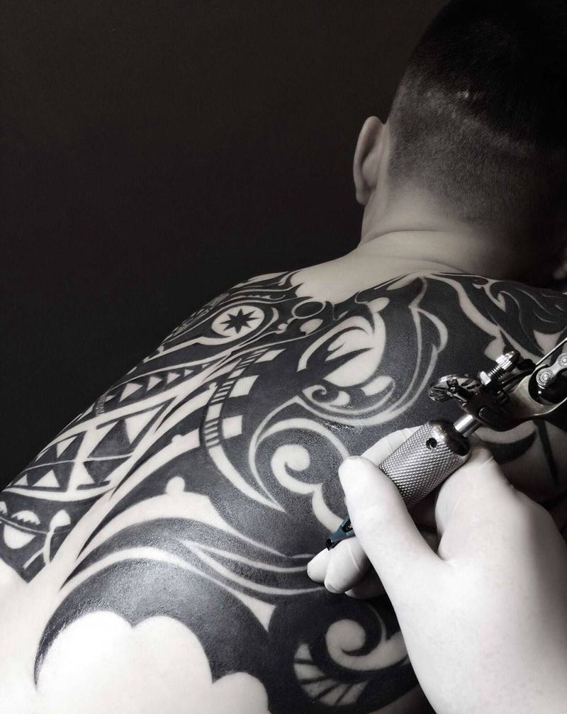 半辈图腾纹身图片