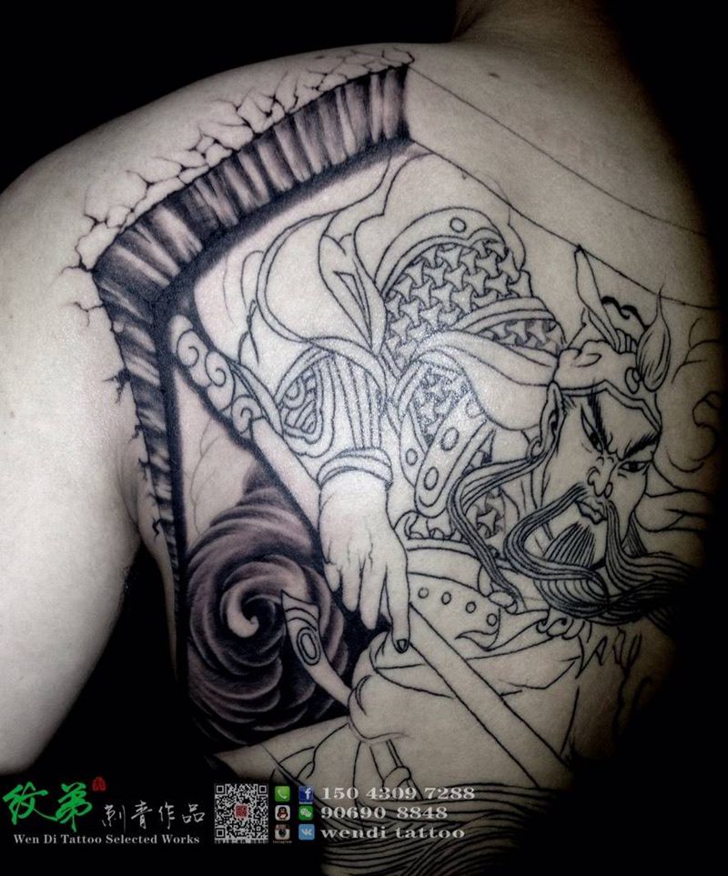 大背战马关公纹身图片_背部传统人物纹身图案