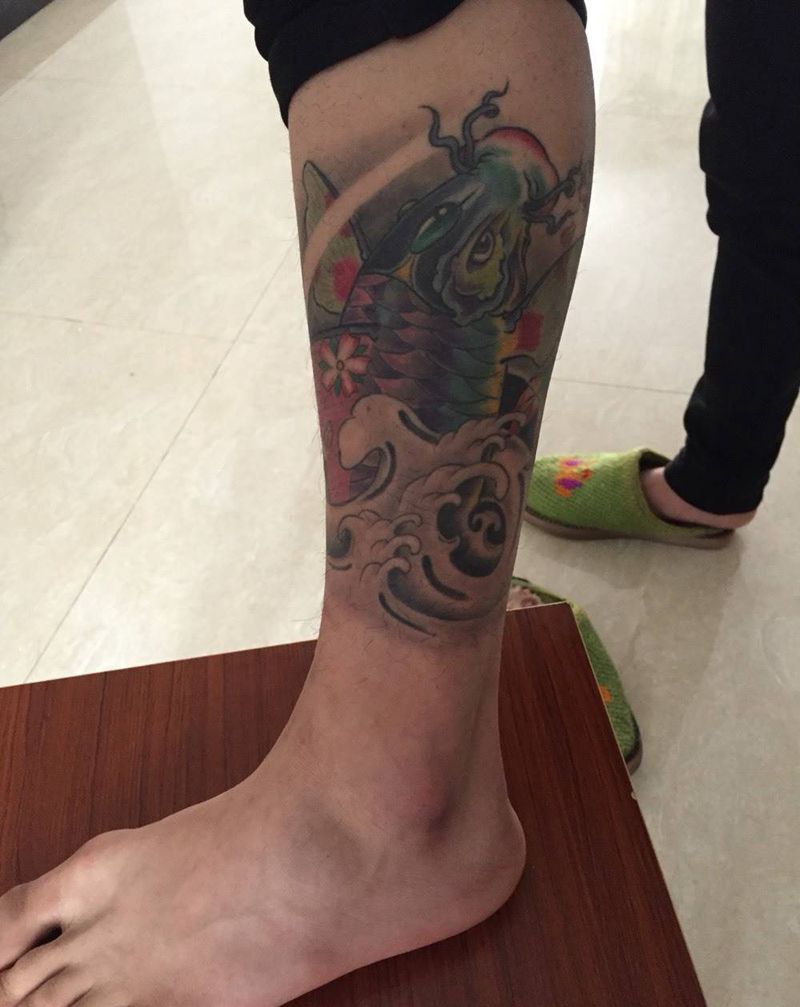 原创重彩鲤鱼纹身图片_欧美传统手稿动物纹身图案