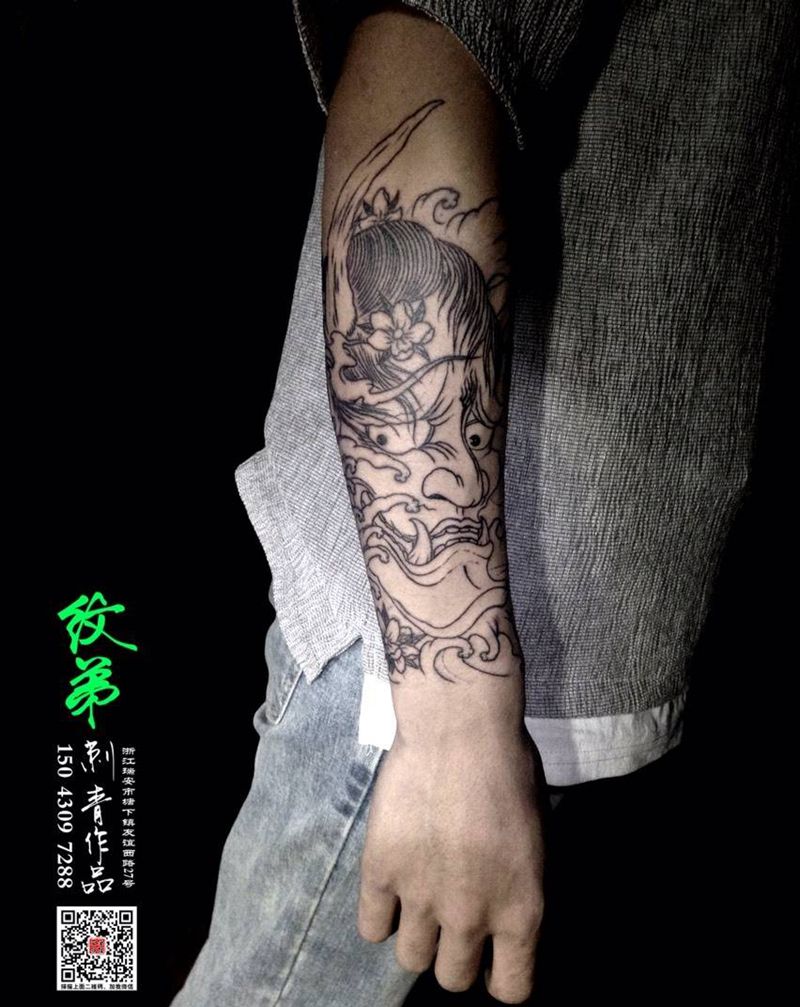 般若牡丹包小臂割线纹身图片_手臂传统鬼神植物纹身图案